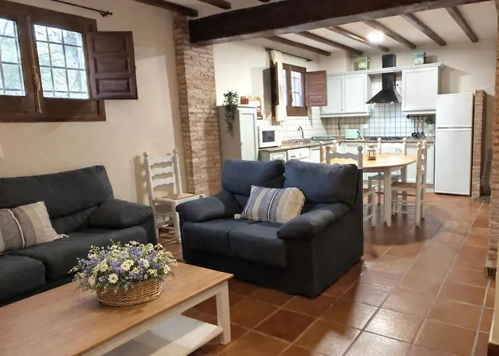 Masía de San Juan Casas Rurales con piscina y vistas a la montaña